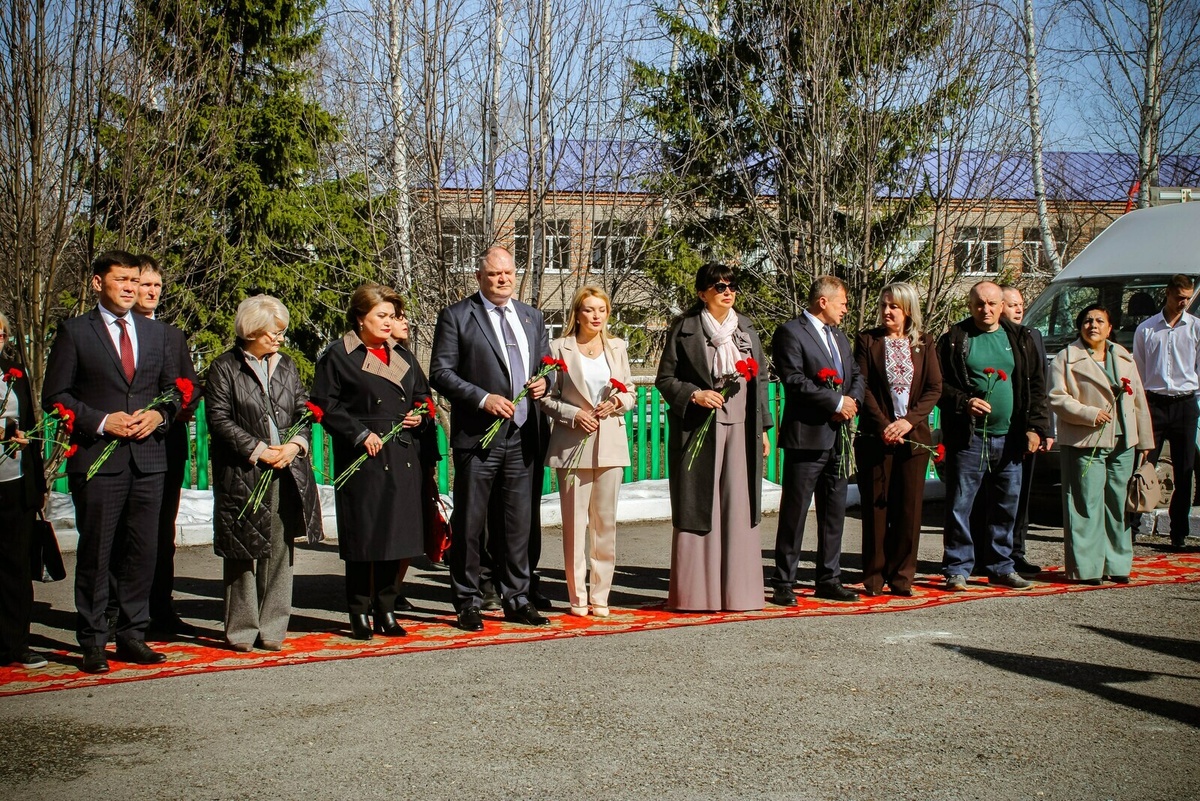     Икесе дә бер тамырдан