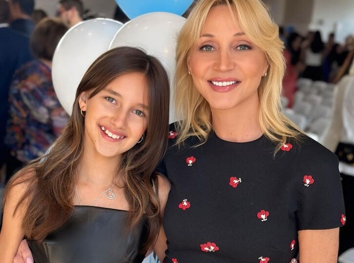 «Настоящая — супермодель»: Кристина Орбакайте устроила фотосессию с дочерью на её 14-летие