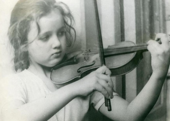    Детские годы будущей звезды