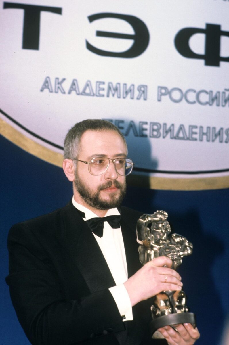    За работу в программе «Подробности» вместе с Сергеем Доренко Николай Сванидзе был удостоен премии ТЭФИ в 1995 году.