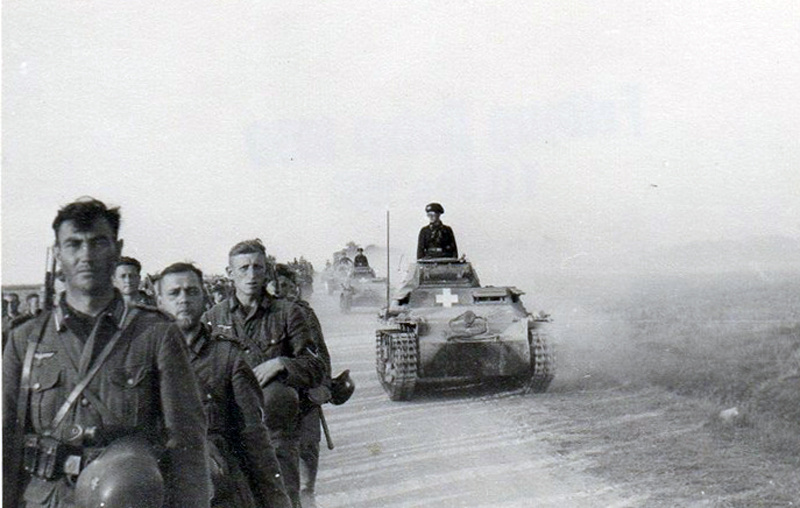 Немецкие танкисты перед броском на Варшаву. Они еще не знают, что их ждет через пару часов