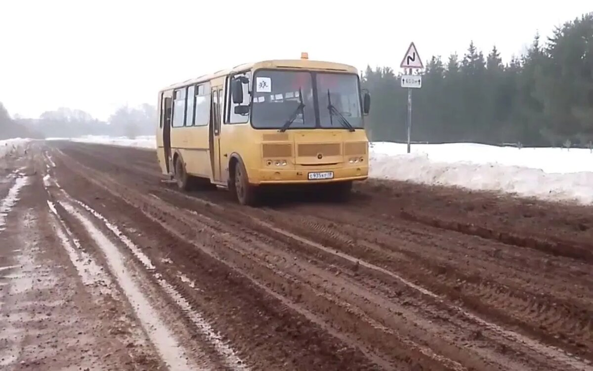    Уголовное дело возбудили в Удмуртии после жалоб на разбитую дорогу