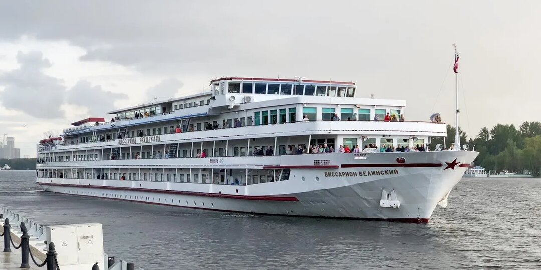 Как т/х «Виссарион Белинский» уходил в Пермь: дождь, дым и музыка