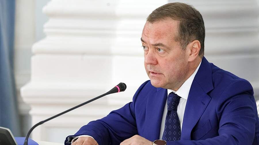Медведев поручил наладить работу против этнических анклавов в России