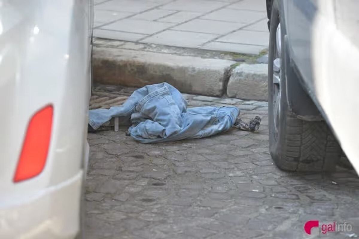    В центре Львова обнажённый гражданин США хотел совершить самоубийство