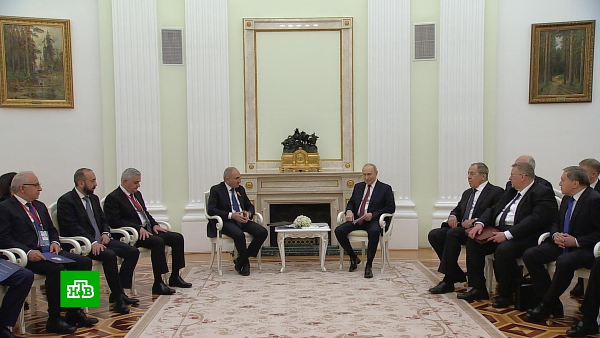    Путин предупредил Пашиняна о невозможности пребывания Армении сразу в ЕС и ЕАЭС