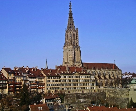 Рис. 1. Реформатско-лютеранский собор в Берне (нем. Berner Münster). Швейцария. Современное фото 