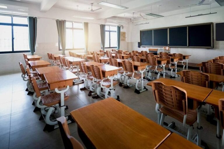    Иллюстрация к материалу: Учительница ушла из профессии из-за агрессии учеников и родителей