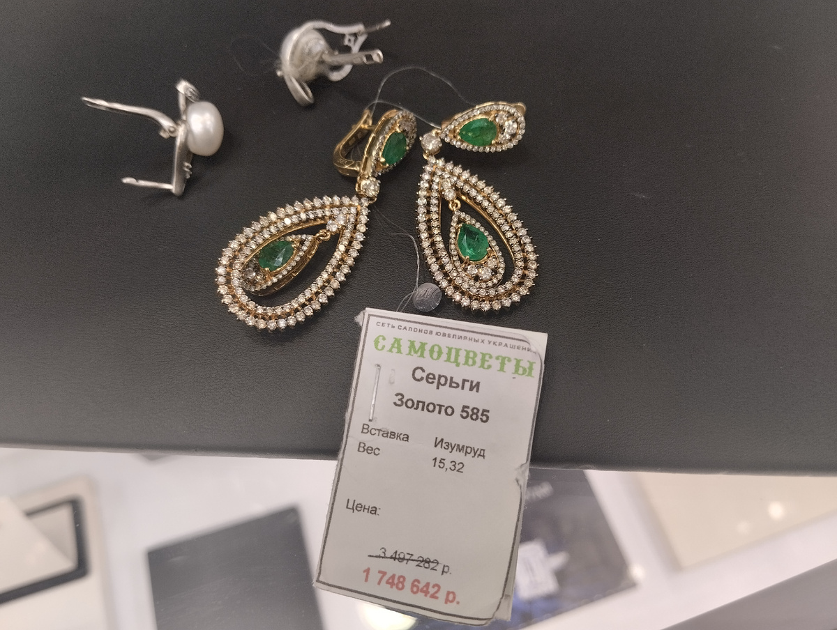 А рядом мои сережки жемчуг в серебре