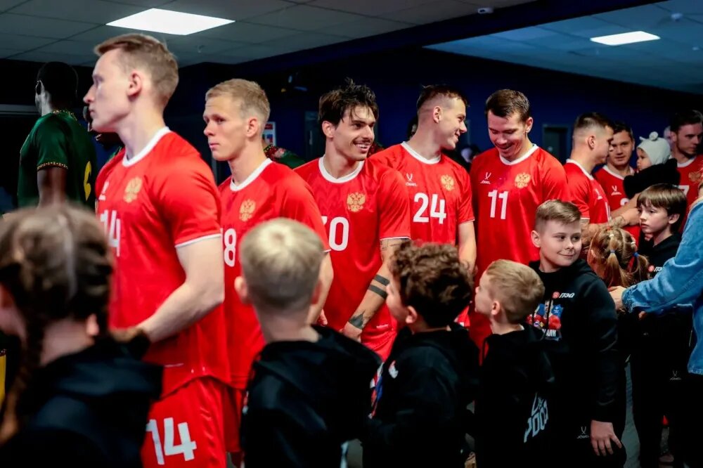 Сборная России перед матчем с командой Мали в Санкт-Петербурге. Фото РФС 