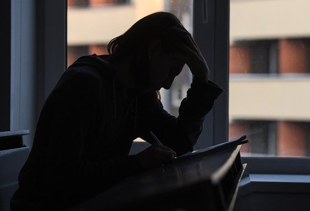 Учитель уедет жить к маме, потому что не может позволить себе даже "угол".