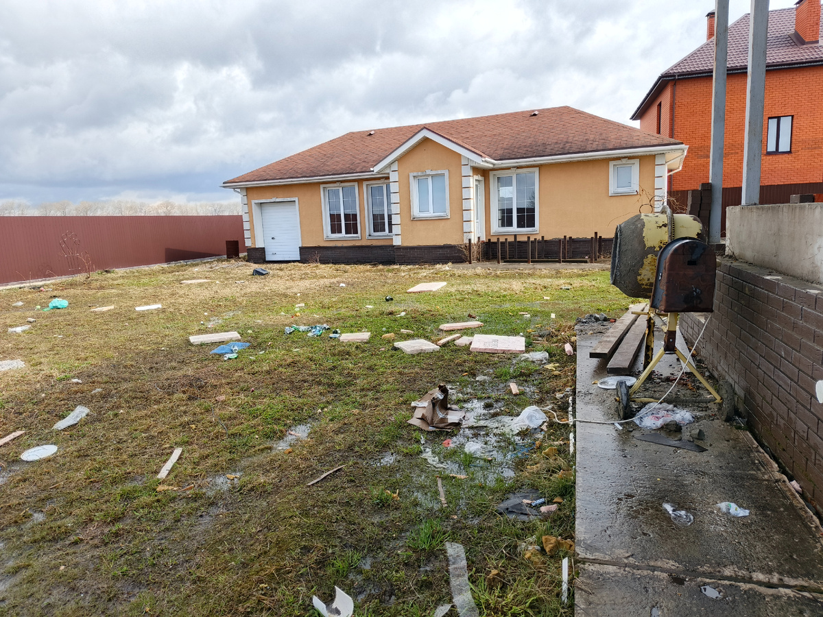 Мусор кружится, летает, летает 😭😭😭