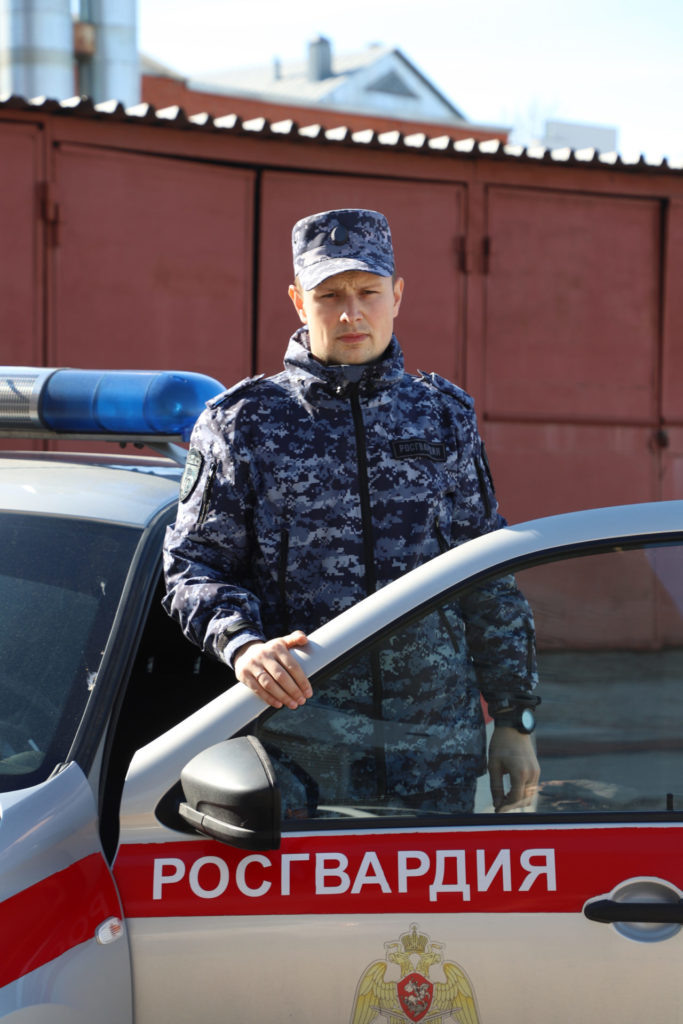 Максим Емельянов – на работе