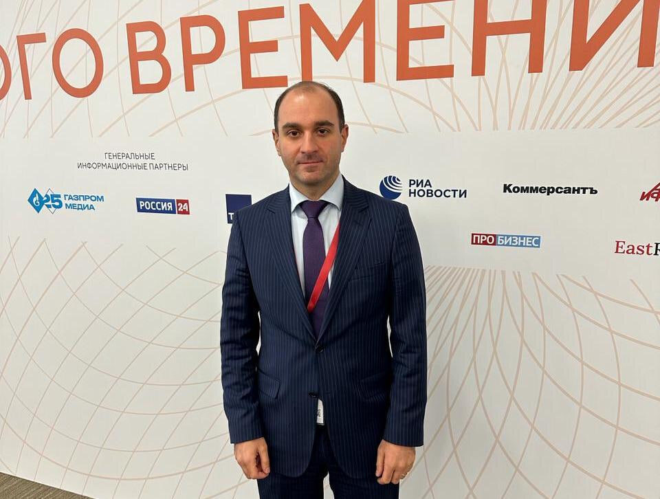    Председатель Комитета по строительству и архитектуре Делового Центра СНГ Константин Авагимов, модератор пленарной сессии «Развитие строительной отрасли в странах СНГ: тренды и перспективы». Источник: пресс-служба Делового Центра экономического развития СНГ.