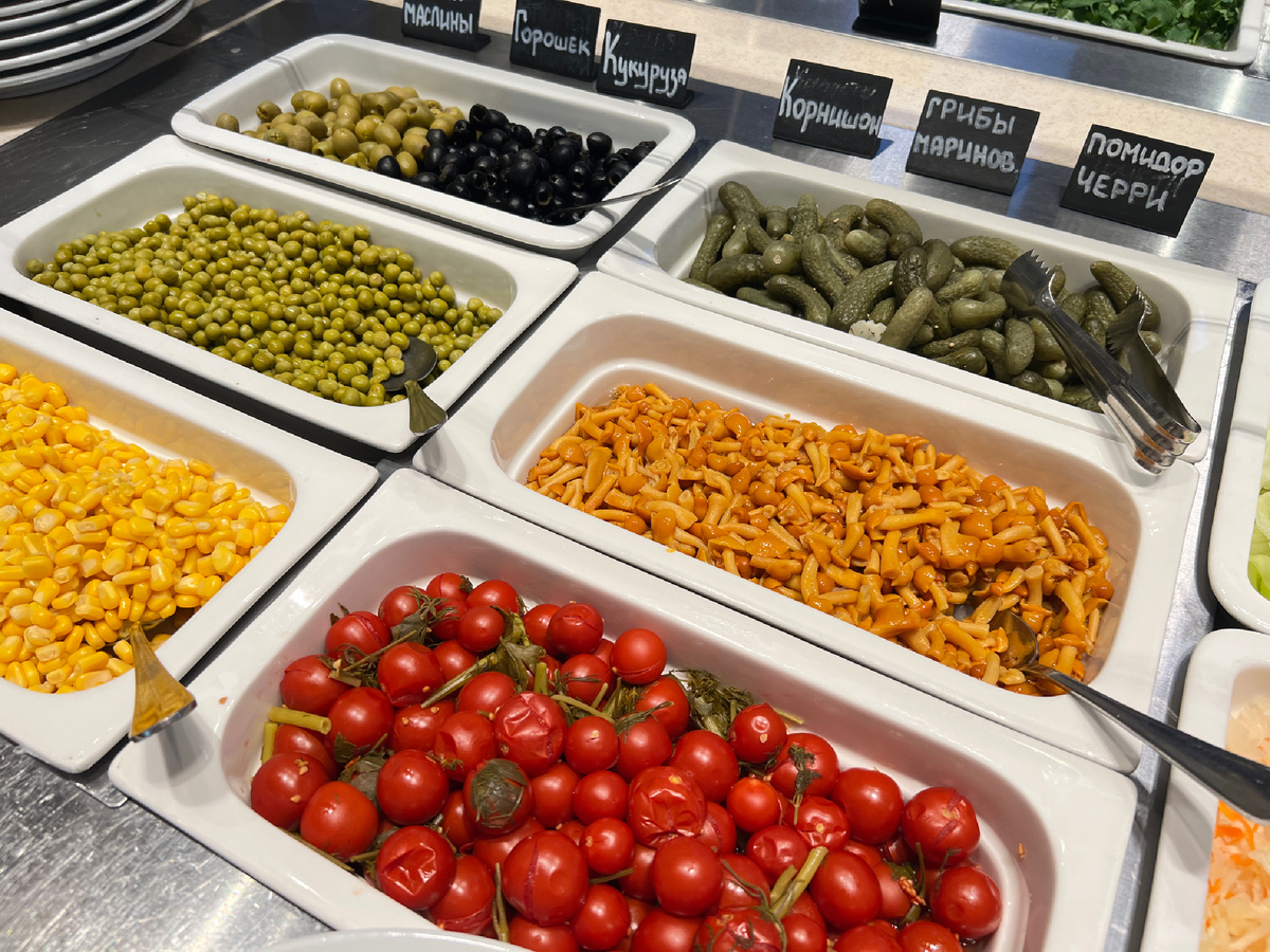 Однажды на шведском столе в России…