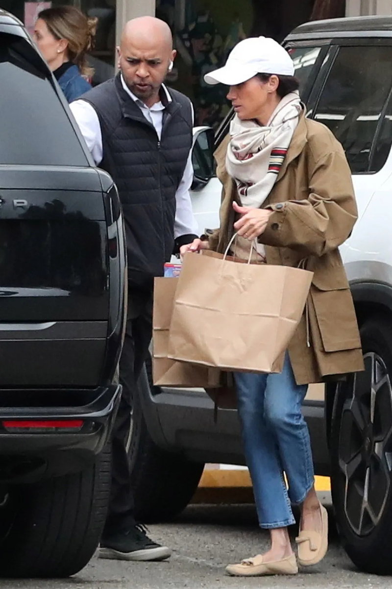    Источник: Karl Larsen / BACKGRID | Меган Маркл заметили за пасхальными покупками для Арчи и Лилибет