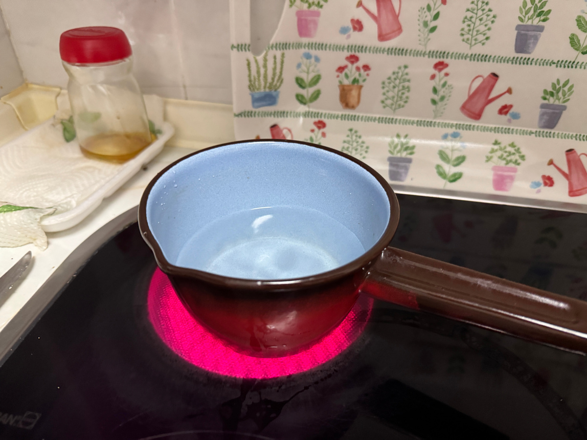 Это самая маленькая конфорка на плите