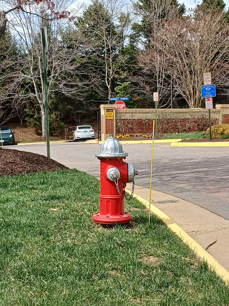 Вот великолепный пожарный гидрант.