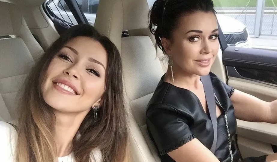 «Ты сделал нас самыми счастливыми»: дочь Заворотнюк трогательно обратилась к годовалому сыну и показала редкие кадры