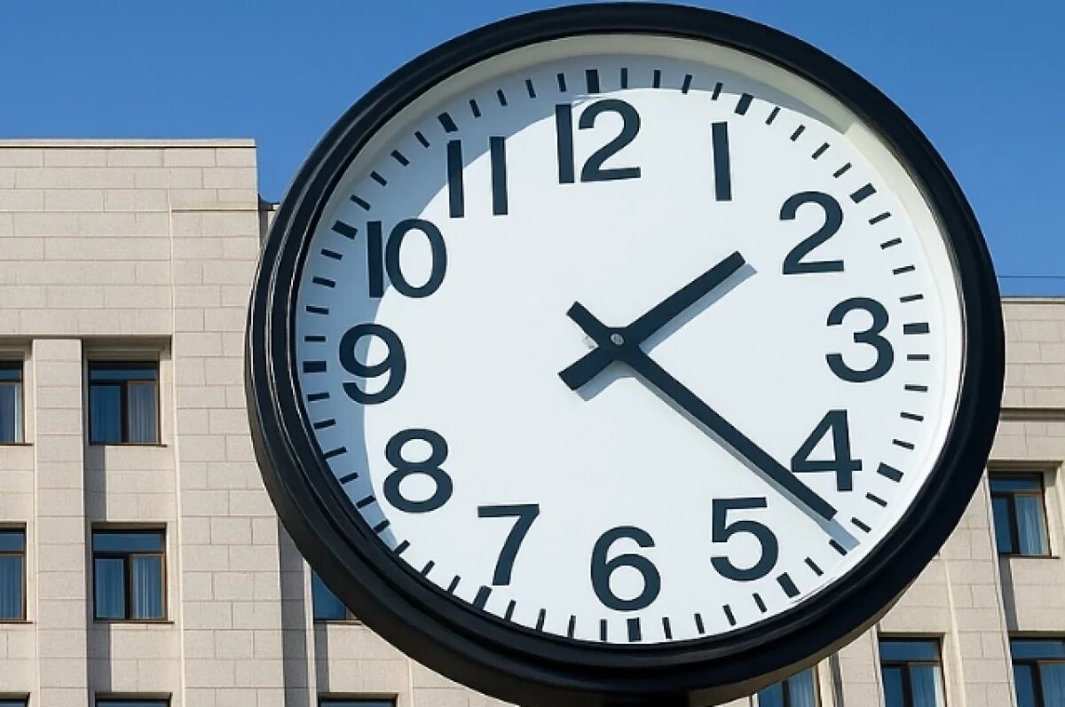    Экономист Сафонов рассказал об опасности затяжного рабочего дня