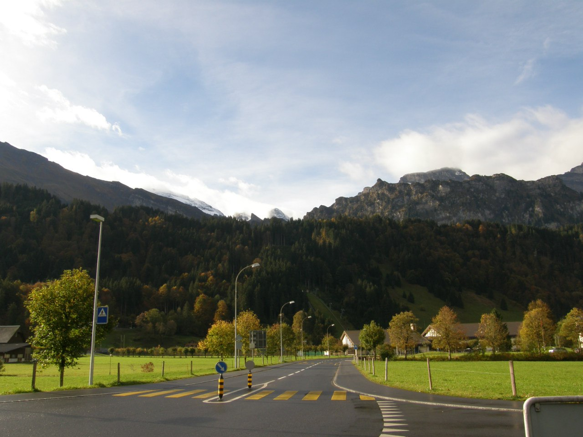 Все начинается с дороги. На въезде в Энгельберг. Фото автора