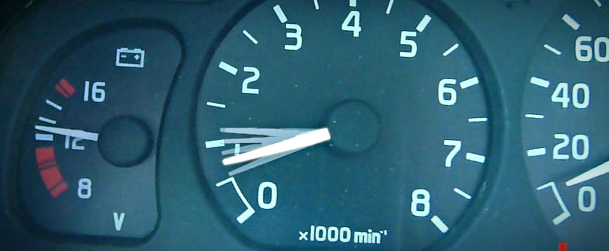 Снял клемму аккумулятора и теперь машина «задыхается». Как вернуть обороты в норму за 10 минут