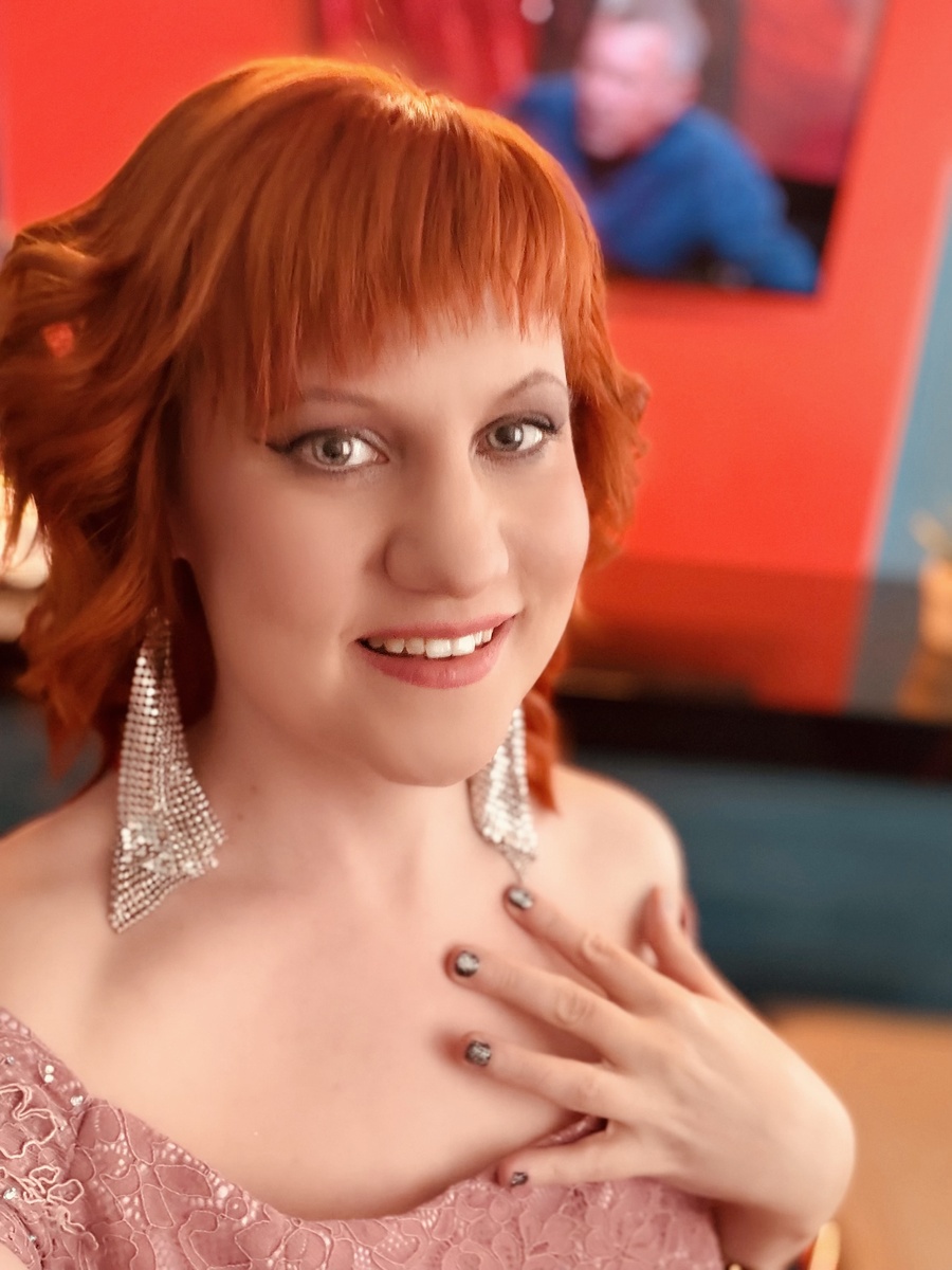 Оксана Сенчина перед выступлением на Первом Крымском телеканале 