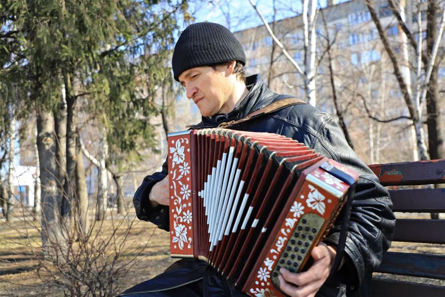 Антон Степаненко, уличный музыкант Сергей Кулыгин "БР"   📷