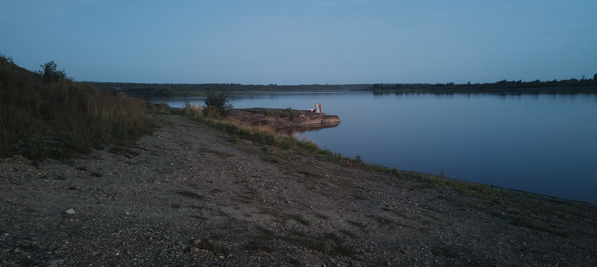 Место икс, берег реки Томь, где полюбили сидеть с удочкой после трудовой недели. Окрестности села Яр (Ярское) Томской области. 