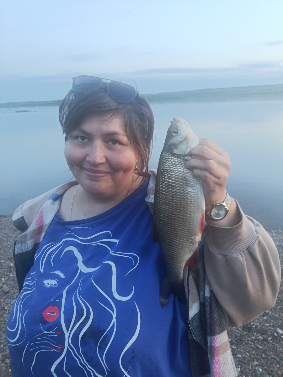 Эта фигня, язь который, сломал мне удочку, но я оказалась быстрее. 