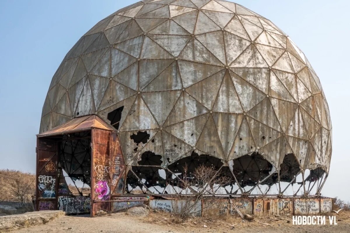    Жители Владивостока прощаются с «шариком ПВО» на Монастырской сопке