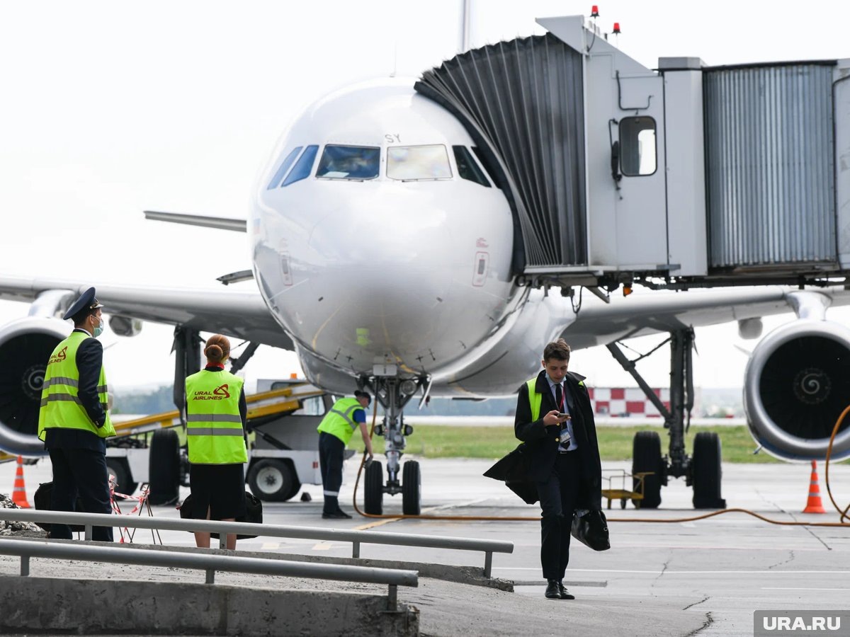  По данным Росстата, сфера воздушного и космического транспорта - одна из самых высокооплачиваемых в стране