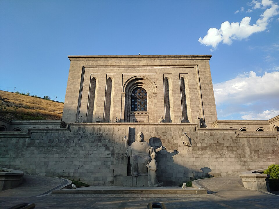 Здание Матенадарана в Ереване