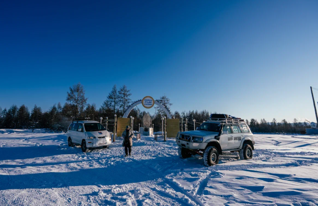   Магаданские экипажи в экспедиции. Оймякон, Якутия / Фото: Максим Дворский