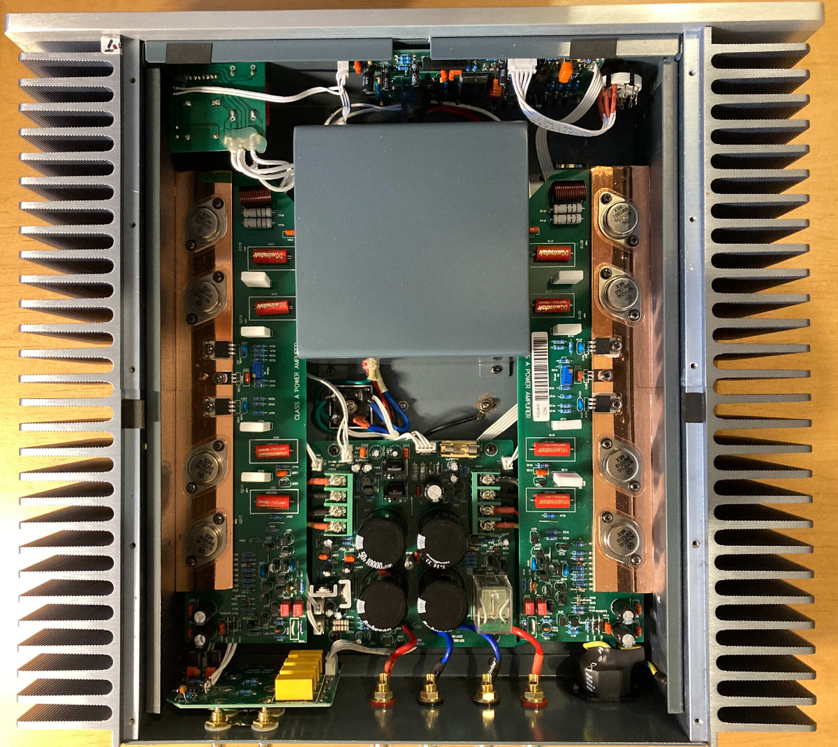 Унутри не такой уж и Хиндак... Симпатишно!