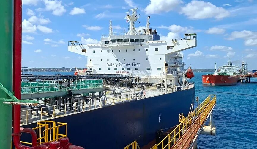 Слезы счастья и благодарности. Российский танкер привез топливо на Кубу