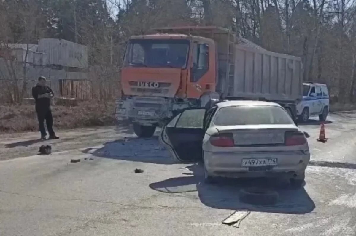    В Миассе водитель Toyota, погиб после столкновения с грузовиком на встречке