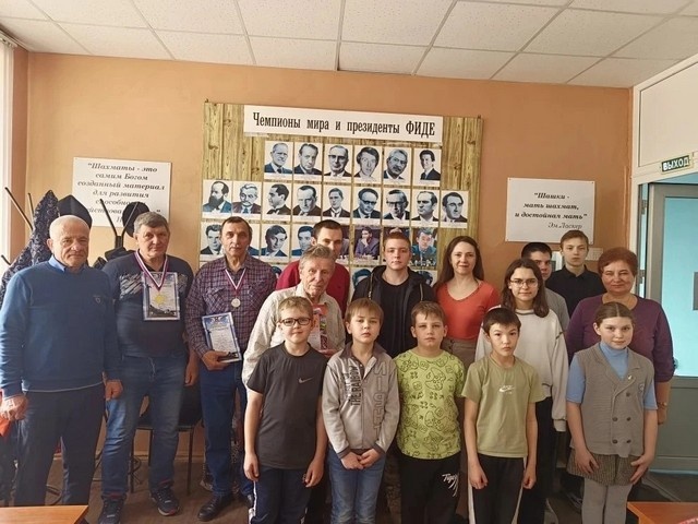 Юные шахматисты «Ники» приняли участие во взрослом турнире