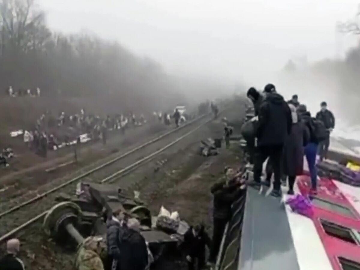    На месте сходе вагонов поезда в Ульяновской области | © Кадр видео из соцсетей