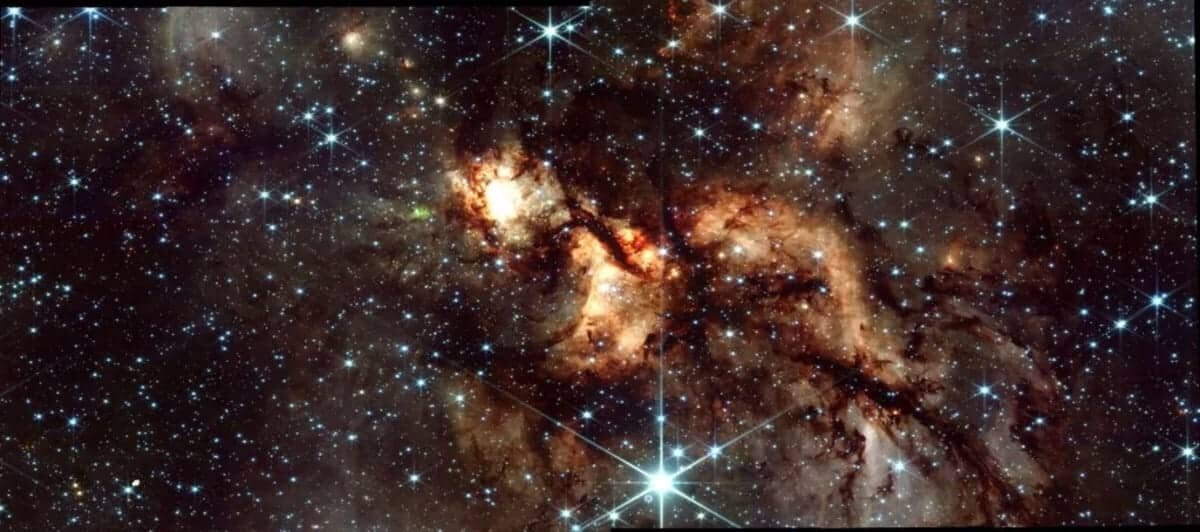    Область звездообразования W51 в объективе телескопа «Джеймс Уэбб» / © NASA, ESA, CSA, Yoo & Ginsburg (UF). Image processing: A Pagan (STScI))