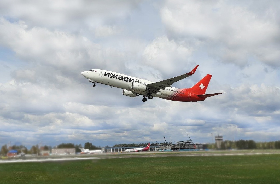 ИЖавиа КрасноХвост дергает в небо. Взлет КрасноХвоста. Боинг 737-800 NG 738