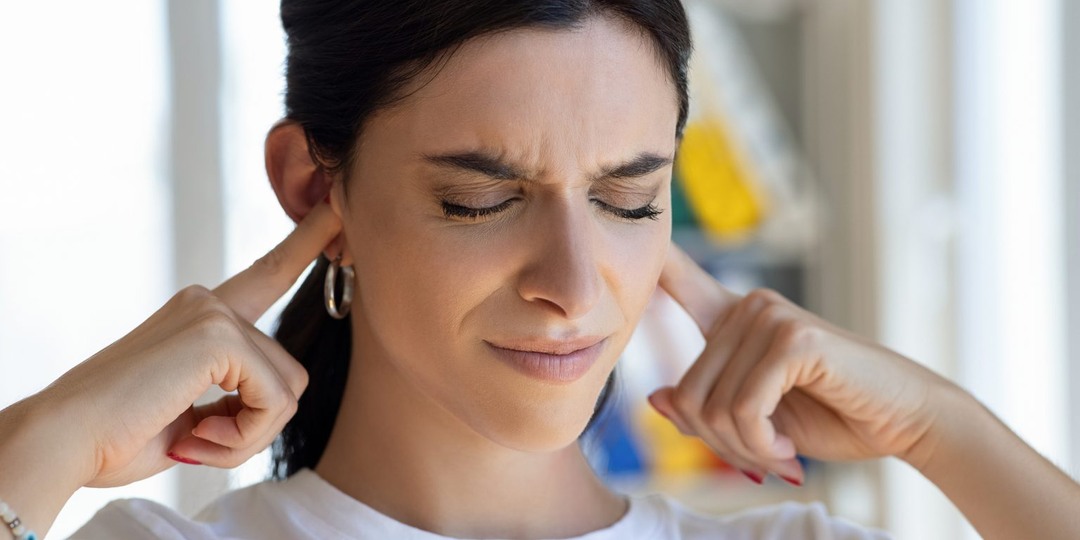 Шум в ушах от спины: как остеохондроз имитирует болезни ЛОР-органов