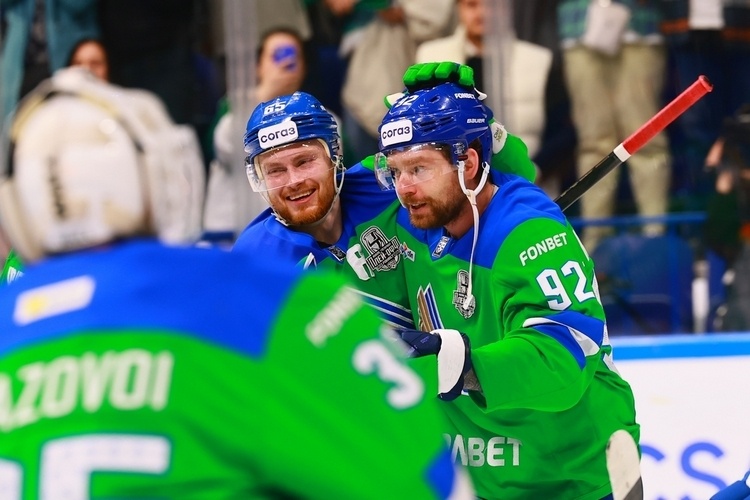    Евгений Кузнецов (справа) / фото: hcsalavat.ru