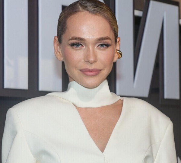 «Мне не нужно быть идеальной»: Анна Хилькевич отказалась от абдоминопластики