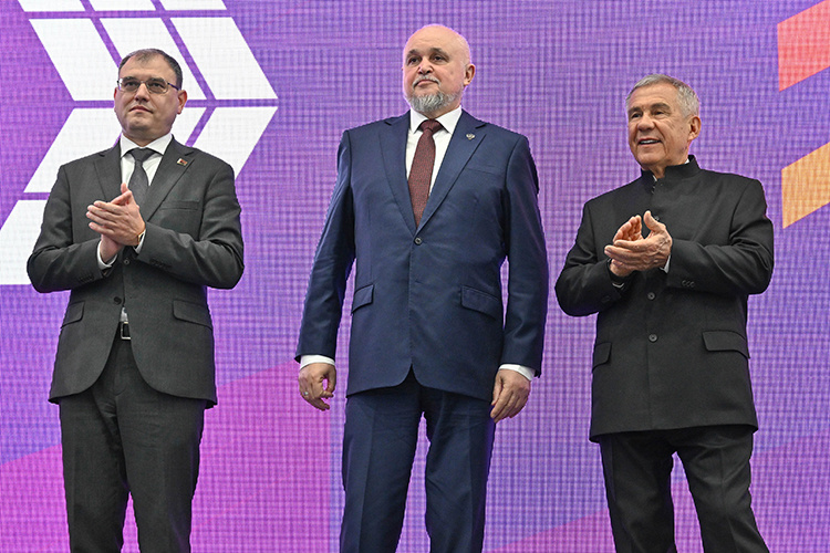    Форум «Энергопром» открывали министр энергетики России Сергей Цивилев и раис РТ Рустам Минниханов.   
Фото: rais.tatarstan.ru