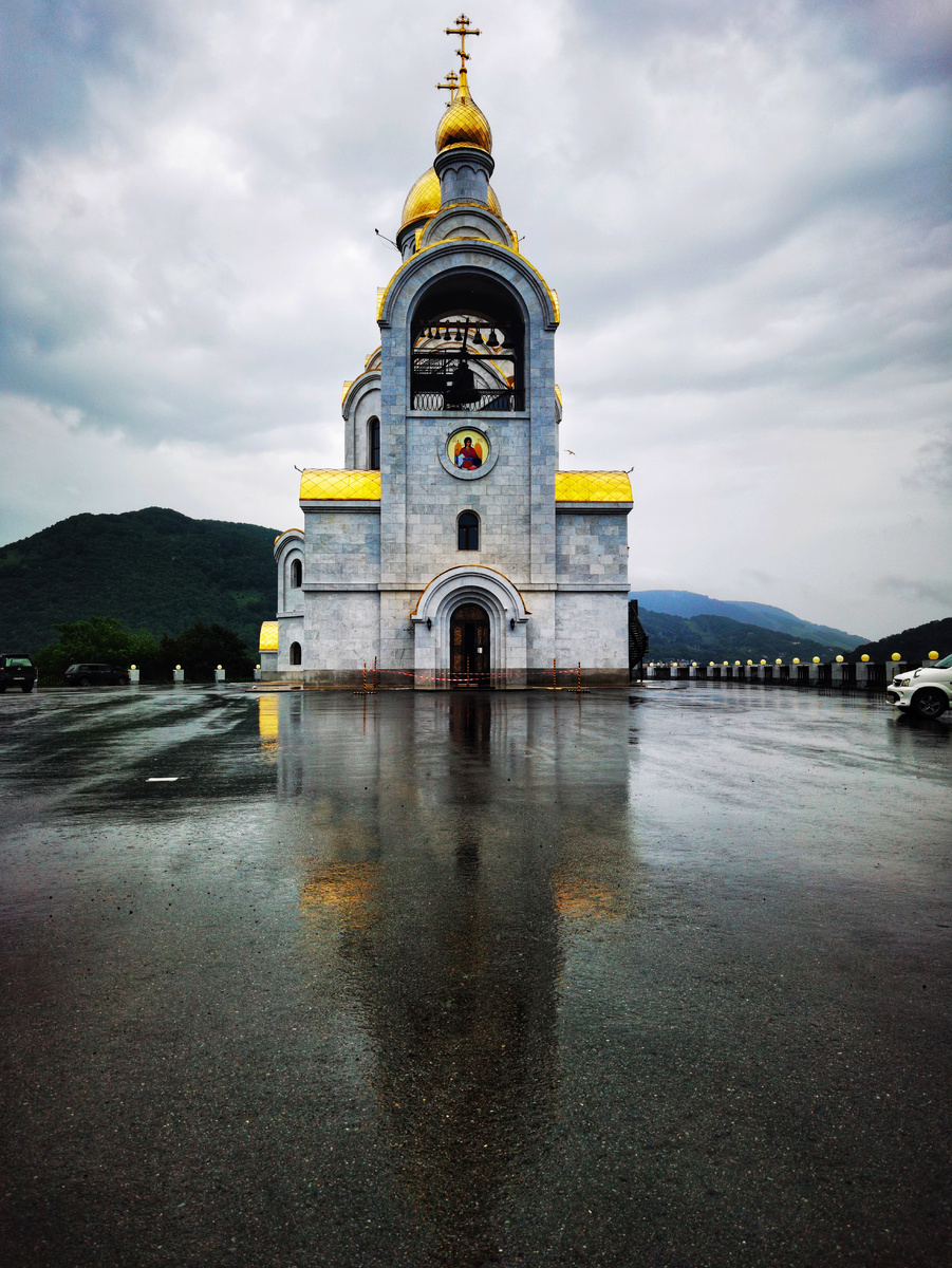 Океан отражается не только в каплях дождя, но и в куполах, смотрящих в вечность.