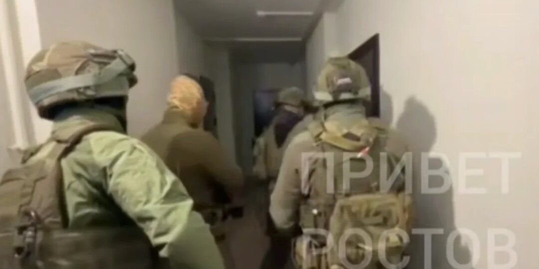 Командира батальона ДПС в Ростове задержали сотрудники ФСБ за взятки