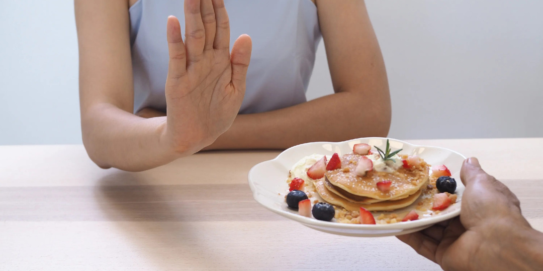 Семейный саботаж: как близкие мешают вам худеть и что с этим делать