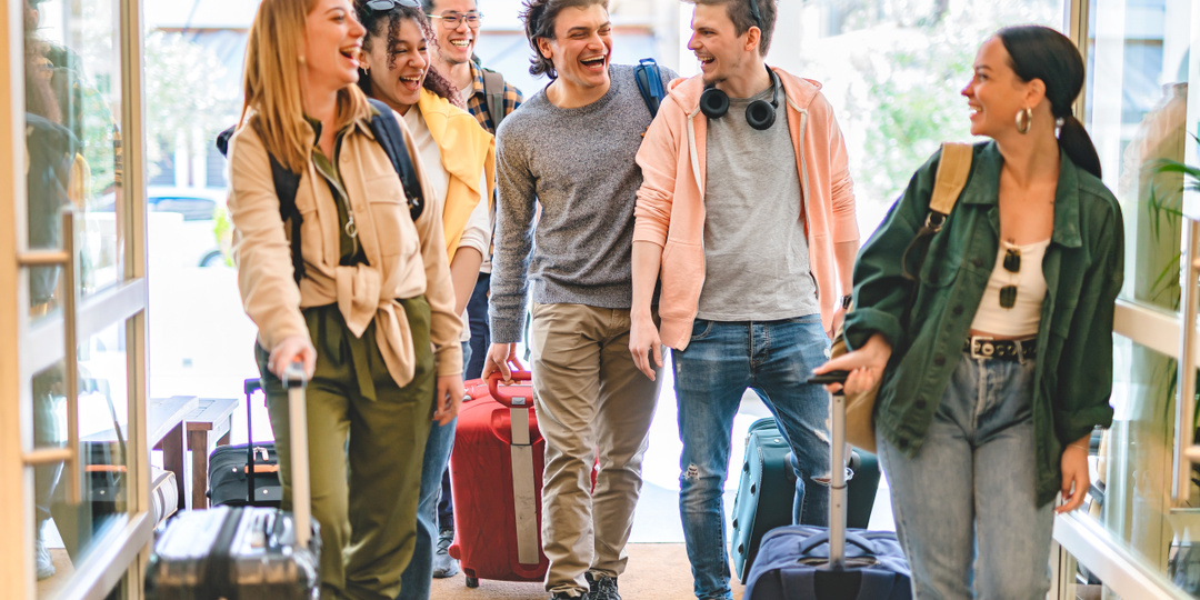 Улететь за 2 часа: названы страны, куда можно съездить на майские праздники без визы