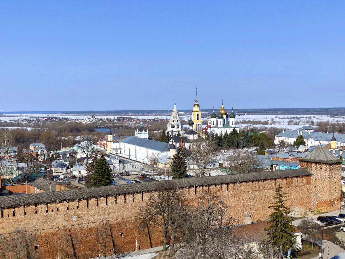 Вид со смотровой площадки колокольни Храма Иоанна Богослова 